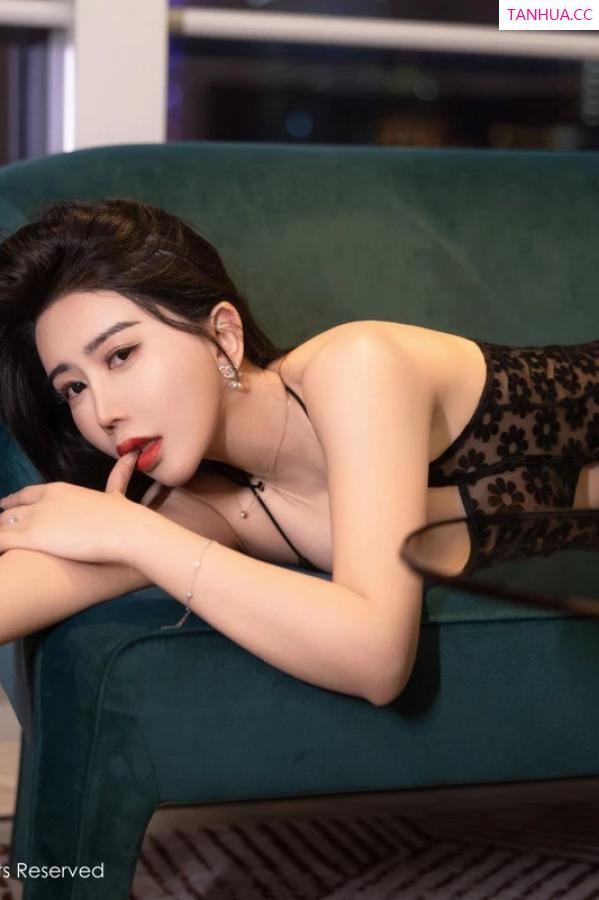   [XiuRen]高清写真图 2024.04.08 No.8355 李若汐 美胸性感第14张图片